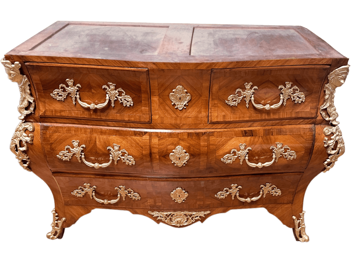 Après restauration. Commode d'époque Régence Après restauration. Restauration à Paris - Vincennes d'une commode d'époque Régence